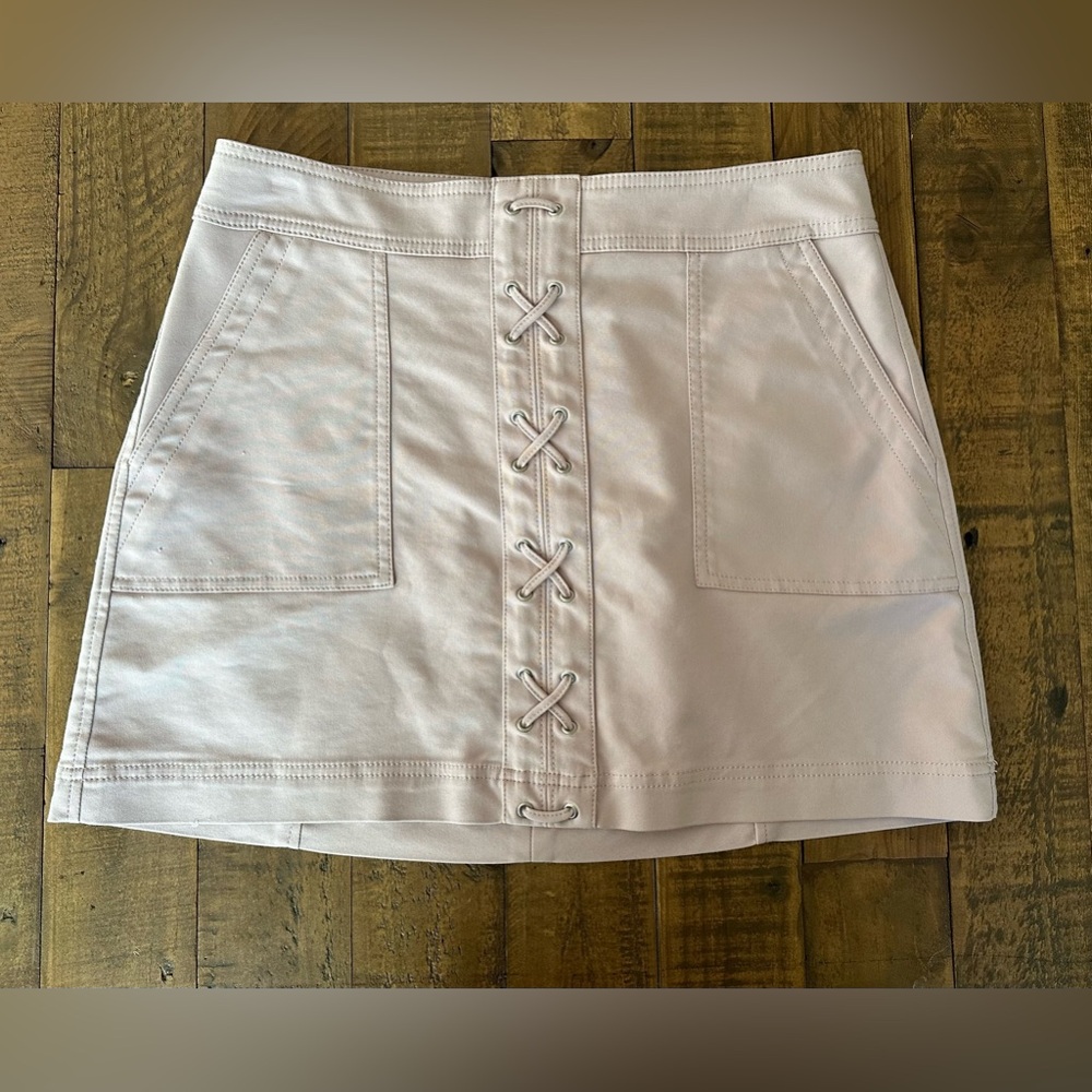 Express Women’s‎ Blush Colored Mini skirt - Size 8
